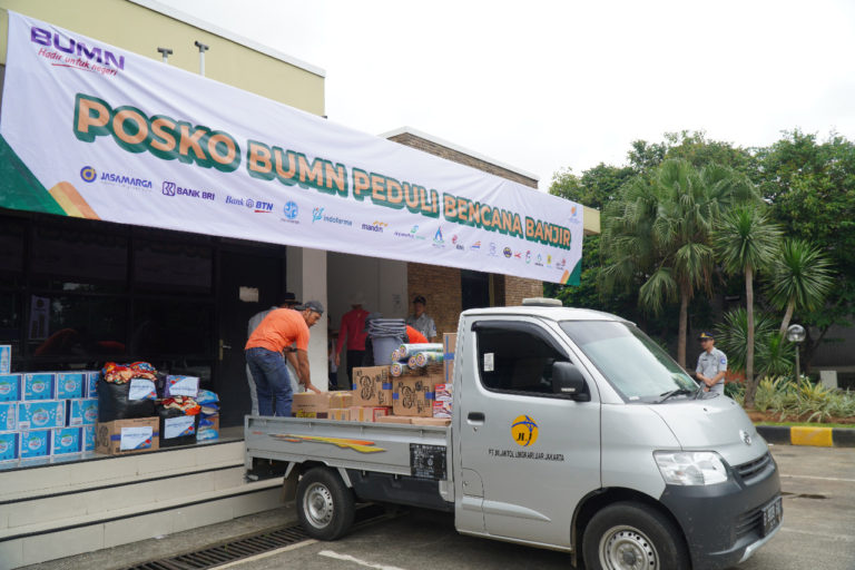 Bantu Korban Banjir, Posko Sinergi BUMN Salurkan Bantuan Rp.495 Juta di Wilayah Bekasi
