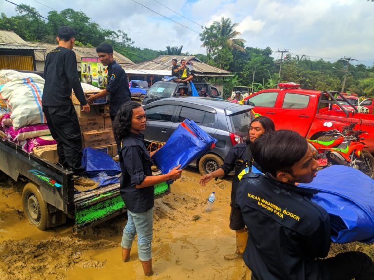 Peduli Bencana, IKMABO-BR Salurkan Bantuan untuk Korban Longsor Bogor