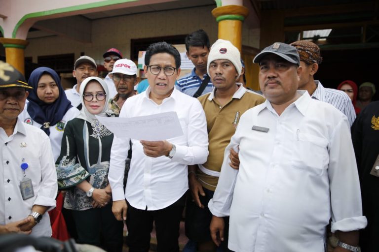 Tinjau Lokasi Banjir Lebak, Mendes Dorong Percepatan Perbaikan Akses Antar Desa