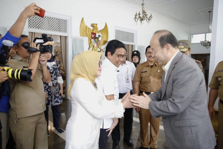 Menteri Halim Ajak Dubes Tiongkok ke Desa Sukajaya Sukabumi