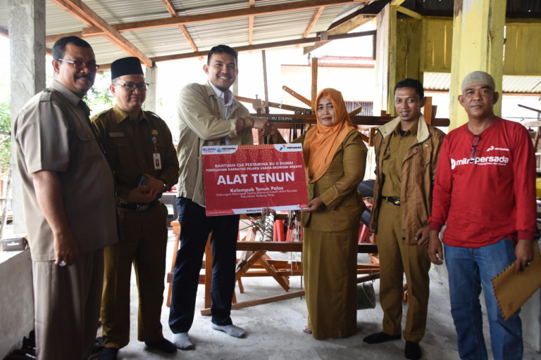 Pertamina Ajak Warga Tanjung Palas Lestarikan Kerajinan Kain Tenun Melayu