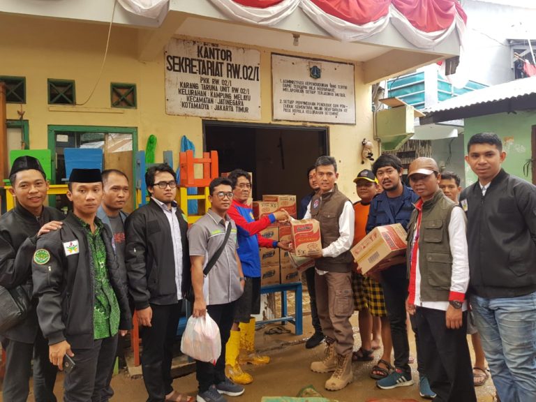 Kemenpora Konsolidasikan Relawan Pemuda Bantu Korban Banjir