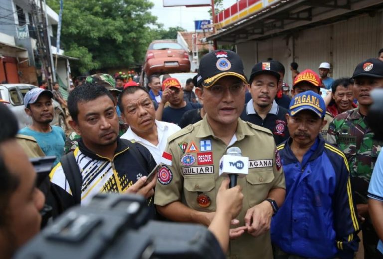 Kawal Bencana Banjir, Mensos Salurkan 7000 Paket bagi Korban
