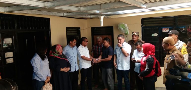 Bantu Korban Banjir, DPRD DKI Salurkan Sembako dan Uang
