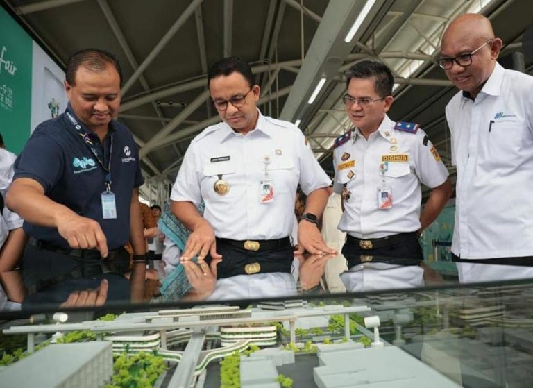 Anies Canangkan Integrasi Halte Transjakarta dan Stasiun MRT