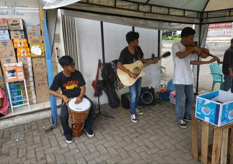 Dishub Depok Gandeng Musisi Jalanan Buat Hibur Masyarakat di Terminal