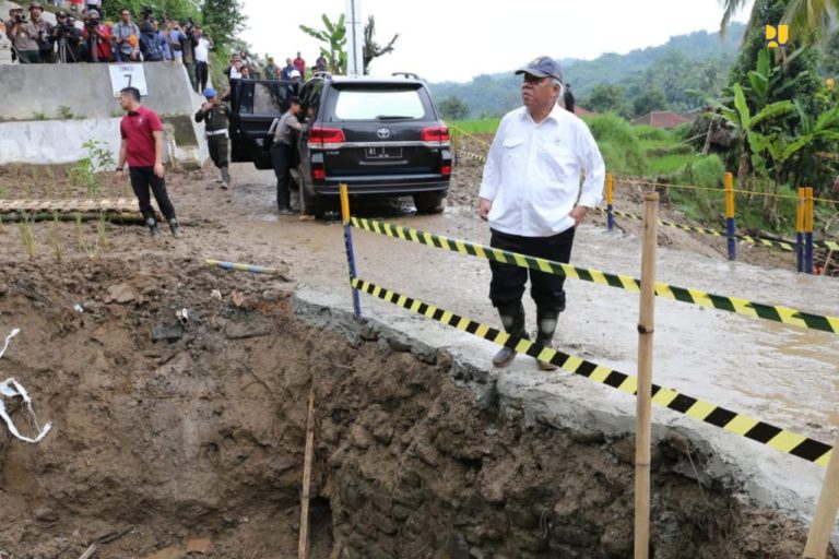 Kementerian PUPR Rampungkan Pembukaan Akses Kawasan Terisolir Longsor di Sukajaya Bogor