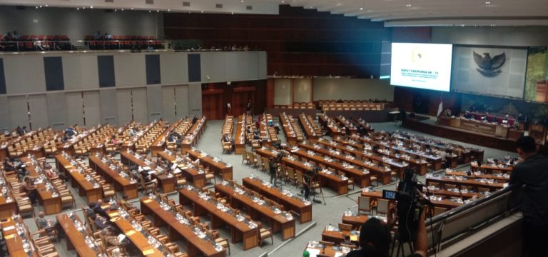 Wacana Pengalihan Penerbitan SIM, STNK dan BPKB Mengemuka di Paripurna DPR