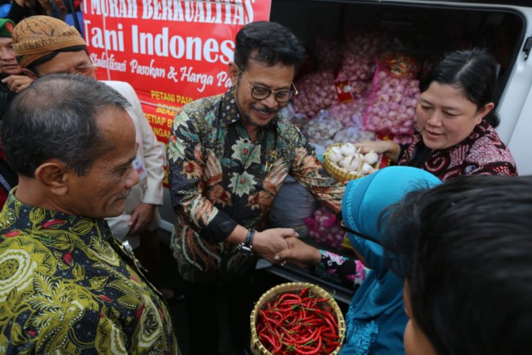 Mentan Syahrul Operasi Pasar Bawang Putih dan Cabai di Solo