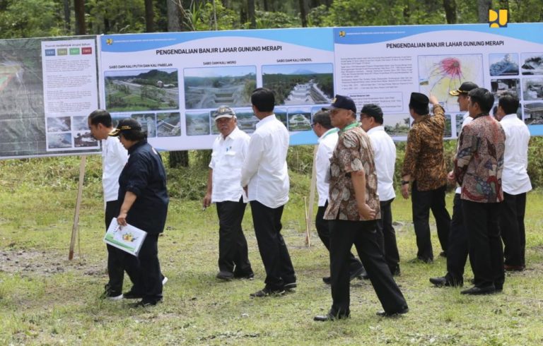 Blusukan ke Magelang, Jokowi Tinjau Sabo Dam Kali Putih