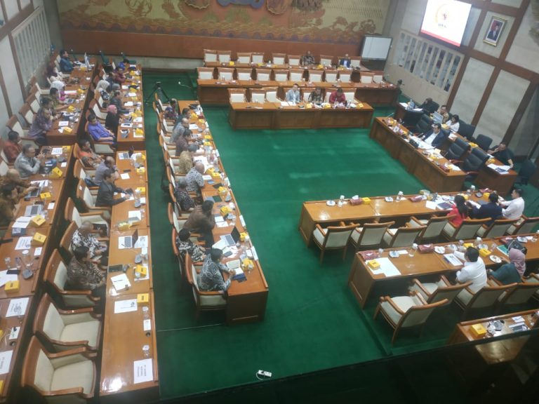 Keberadaan Semen China Disebut jadi Biang Kerok Semen Indonesia Kalah Saing