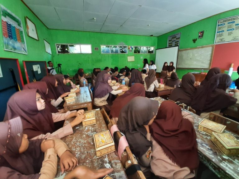 Jamkrindo Edukasi Gaya Hidup Hijau di Sekolah-sekolah Kawasan Geopark Ciletuh