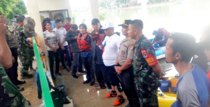 TNI Bersama Warga Depok Latihan Penanggulangan Bencana Alam