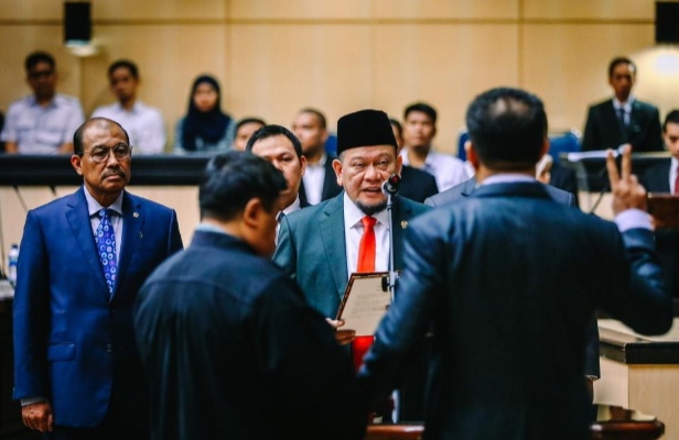 Lantik Anggota PAW DPD, Lanyalla Mattalitti: Perkuat Perjuangan Membangun Daerah