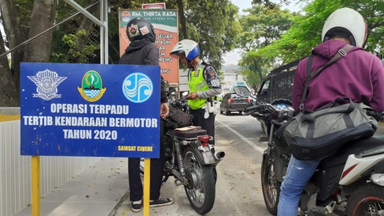 Tekan Angka Penunggak Pajak Kendaraan, Samsat Cinere Gelar Razia
