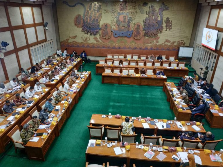 Gerindra Sentil BUMN Pembangunan soal Penggunaan Semen Lokal