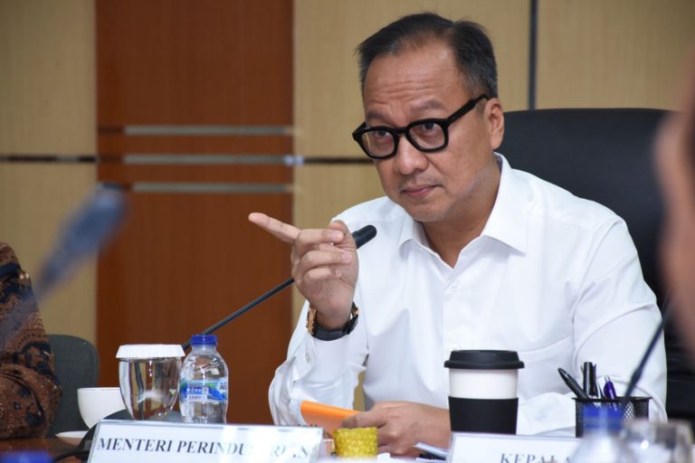 Kemenperin Minta Industri Tekstil hingga Otomotif Tanggulangi Covid-19