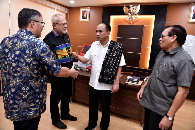 Wamendes Harap BUMDes Jadi Pusat Perdagangan Desa