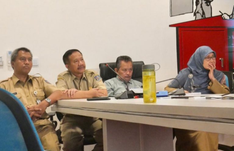 Ridwan Kamil Pantau Penanganan Corona di Depok Lewat Video Conference