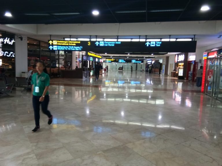 Dampak Penyebaran Covid-19, Bandara Soekarno-Hatta Sepi Penumpang