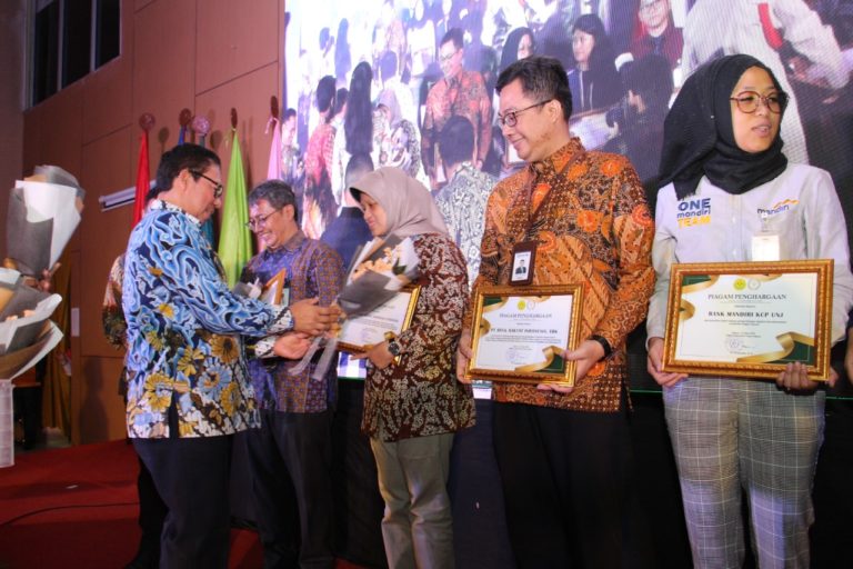 Jamkrindo Peroleh Penghargaan Bidang SDM dari UNJ