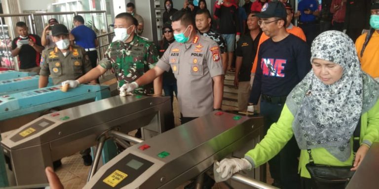 Cegah Corona, Ratusan Aparat Gabungan di Depok Gelar Aksi Bersih-bersih