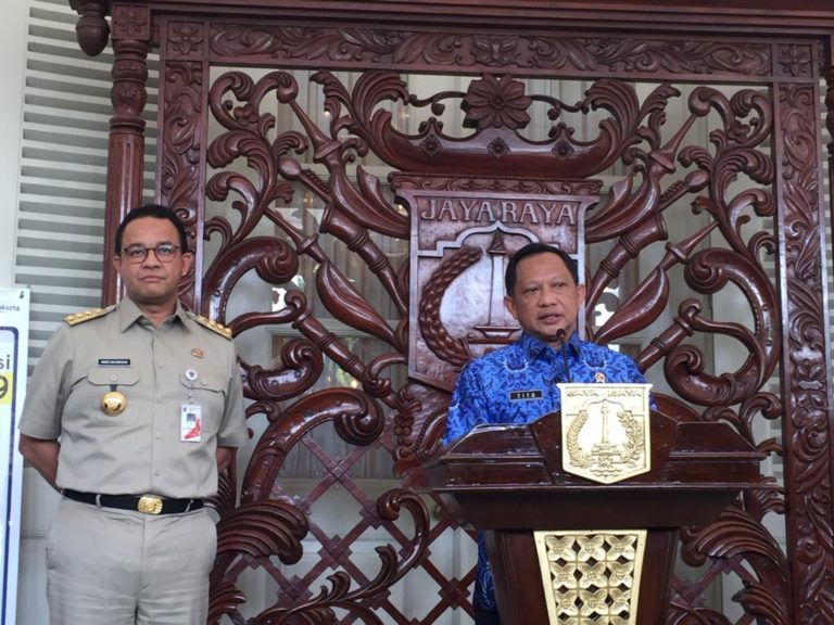 Mendagri Ingatkan Anies Tak Gegabah Keluarkan Kebijakan Penanganan COVID 19