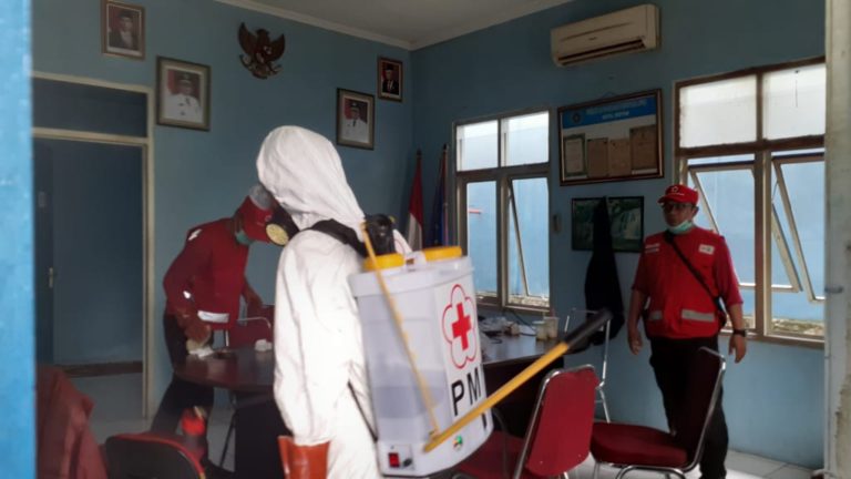 Cegah Corona, Fasilitas Publik di Depok Disemprot Disinfektan