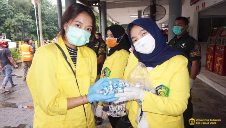 Fakultas Farmasi UI Bagikan 2000 Botol Hand Sanitizer Gratis