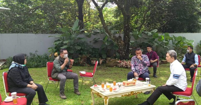 Bupati dan Ketua DPRD Kabupaten Tolak Lokasi Rapid Test COVID-19 di Stadion Pakansari