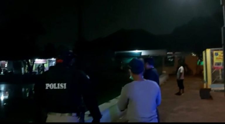 Antisipasi Penyebaran Corona, Polisi di Depok Bubarkan Kerumunan Warga