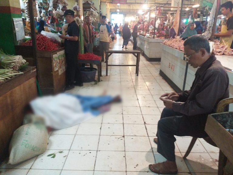 Bikin Panik, Seorang Wanita Meninggal Mendadak di Pasar Musi Depok