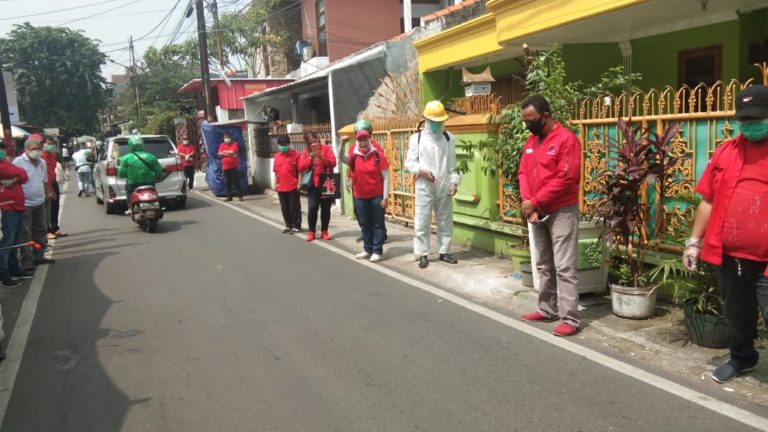 PDIP Semprot Disinfektan di Tiga Lokasi Jakarta secara Serentak