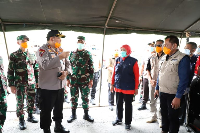 Kendaraan Keluar Masuk Madura Kini Wajib Disemprot Desinfektan