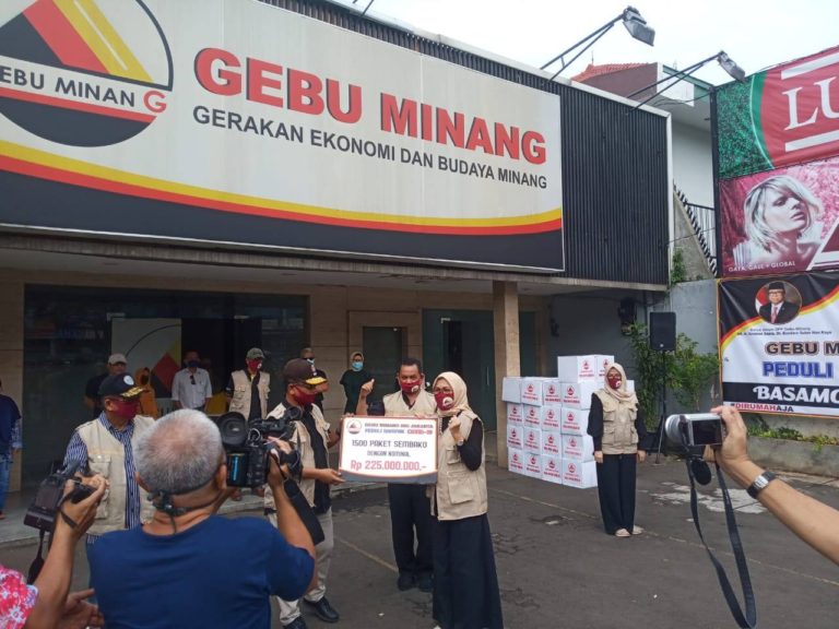Gebu Minang Bagi-bagi 1500 Paket Sembako untuk Warga Ibukota Terdampak Covid-19