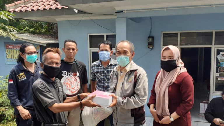DMC Salurkan 100 Paket Bahan Pokok untuk Wartawan
