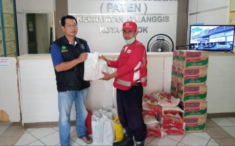 PMI Depok Distribusikan Bantuan Sembako untuk Warga Terdampak Covid-19