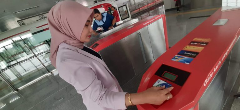 Batasi Transaksi Tunai di Transportasi Publik, Pengguna JakLingko Bisa Topup Saldo dengan JakOne Mobile