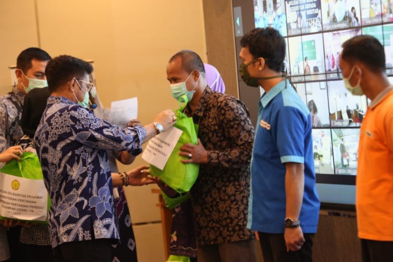 Serahkan Bantuan Rp 2,6 miliar, Mentan SYL: Kita Rawat Solidaritas