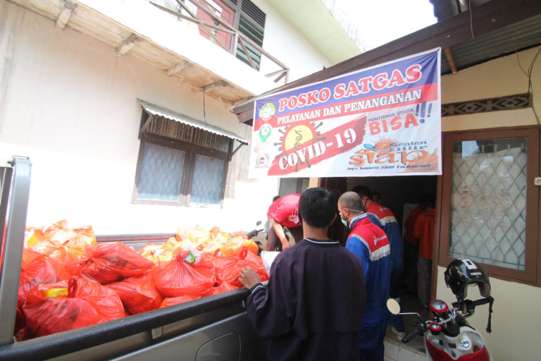 Pertamina Serahkan Bantuan ke Puskesmas Siantan Hilir dan Paket Sembako pada Awal Ramadhan 1441 H