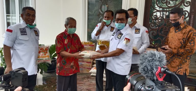 Beri Bantuan, Komite II DPD Ajak Masyarakat Bersatu Atasi Covid-19