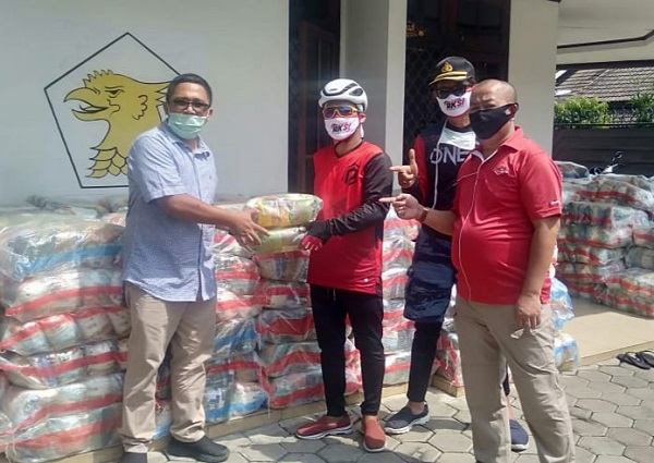 Ratusan Pekerja Seni di Jakarta Dapat Bantuan Sembako