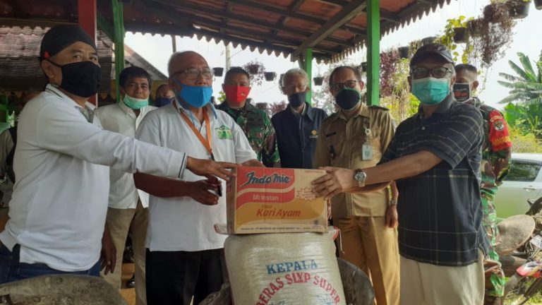 K3D Bagi-bagi Bahan Pangan untuk Warga Terdampak Covid-19
