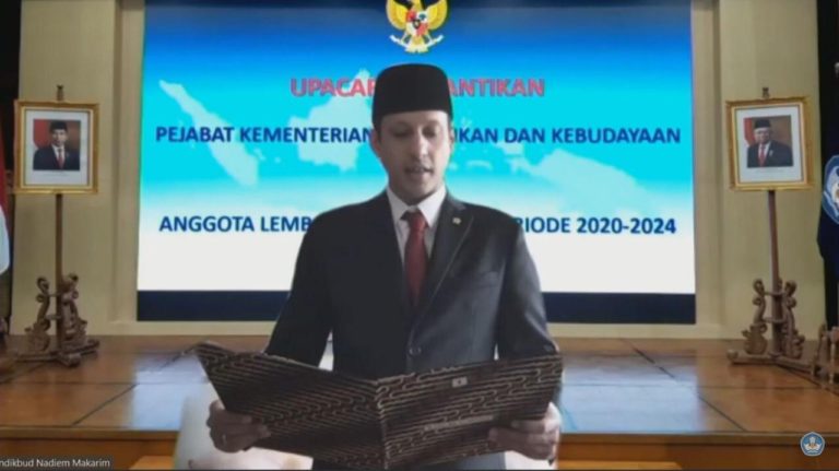 Mendikbud Lantik Delapan Pimpinan Tinggi Madya, Satu Rektor, dan 17 Anggota LSF