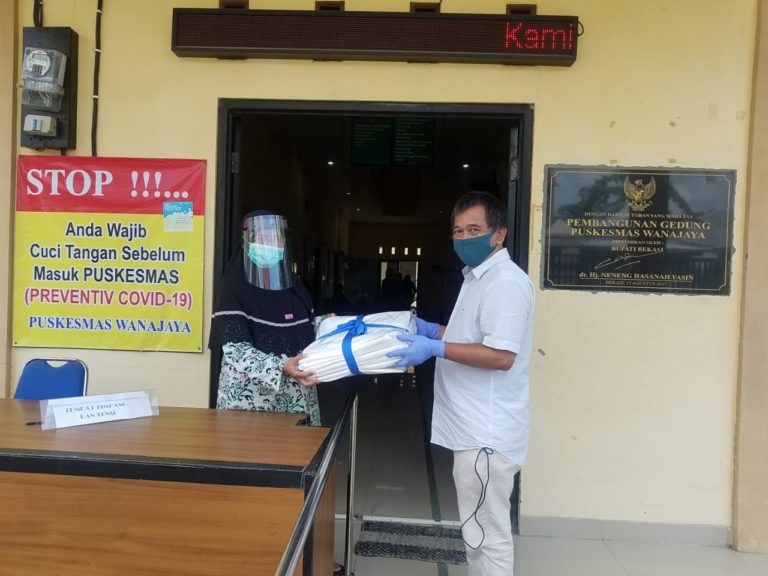 Alumni SMA 68 Bantu APD ke Puskesmas Pinggiran Bekasi dan Tangerang