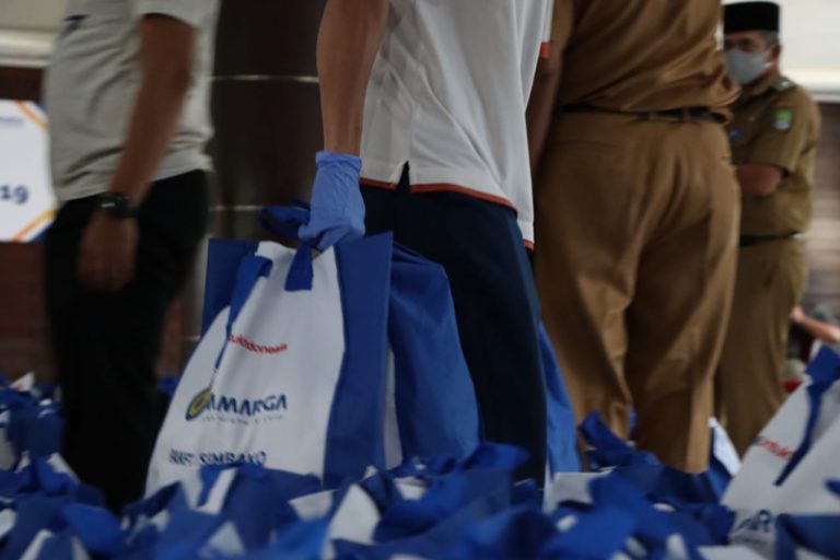 Jasa Marga Group Salurkan Ribuan Paket Sembako ke Wilayah DKI dan Tangerang