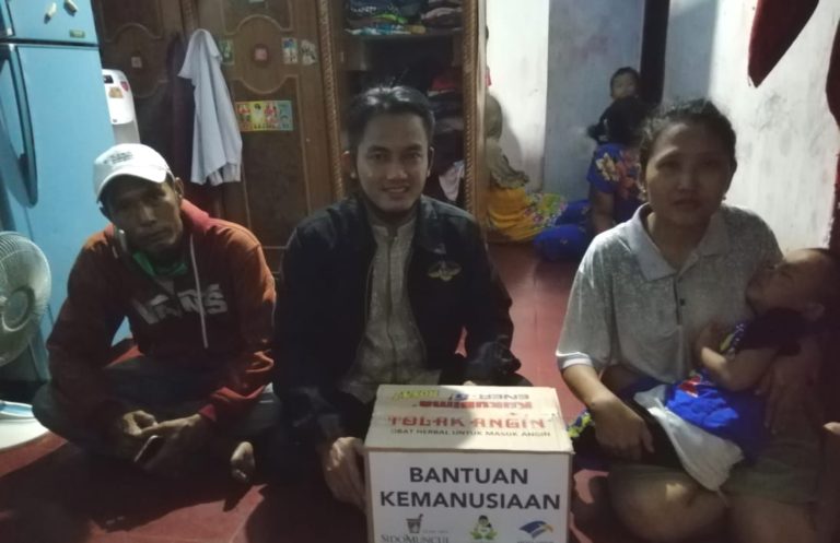 Relawan salurkan Bantuan untuk Rayyan Bocah Penderita Penyakit Langka di Depok