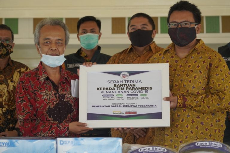 Sampoerna dan Yayasan Rumah Kita Salurkan Bantuan APD Medis ke Pemprov DIY