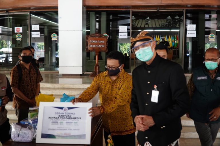 Gubernur Ganjar: Bantuan Sampoerna-Yayasan Rumah Kita Tepat Lindungi Tenaga Medis dari OTG