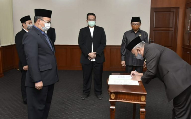 Wali Kota Depok Lantik Direksi PDAM Tirta Asasta